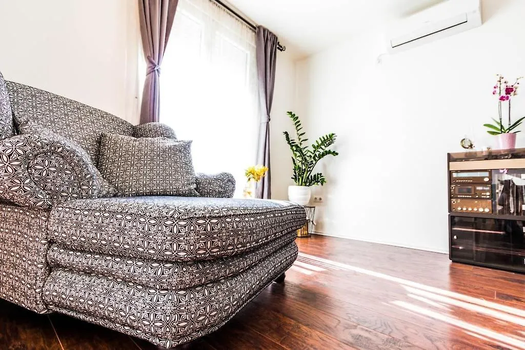 Mariola Apartment ザダル